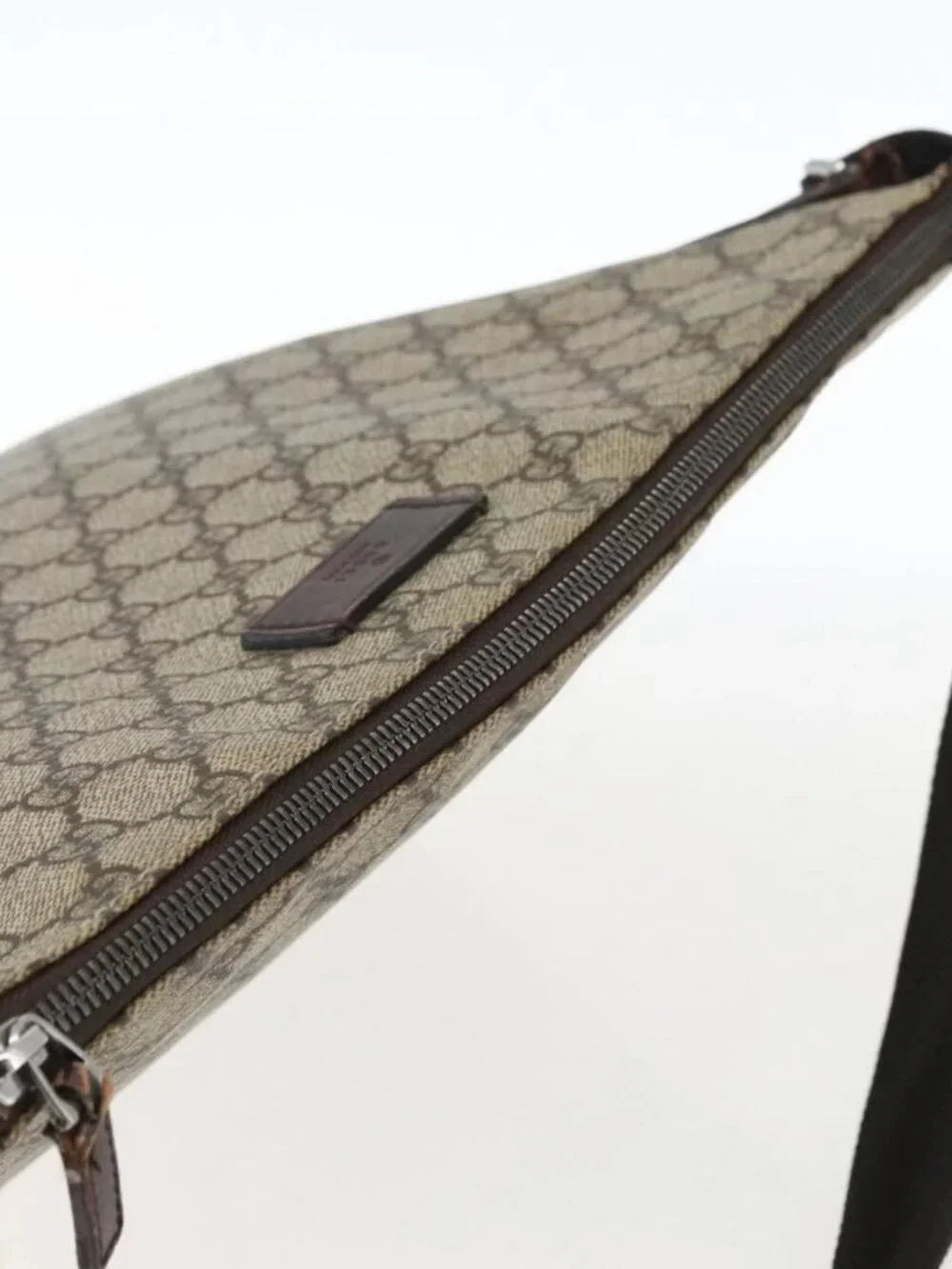 Gucci brand	gucci color	beige